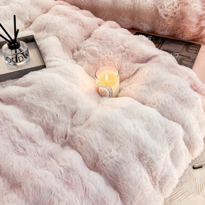 91家纺网 家纺一手货源 找家纺 金爱家 2023新款七彩大泡泡兔兔绒兔毛绒毛毯 七彩粉