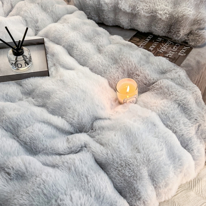 91家纺网 家纺一手货源 找家纺 金爱家 2023新款七彩大泡泡兔兔绒兔毛绒毛毯 七彩灰