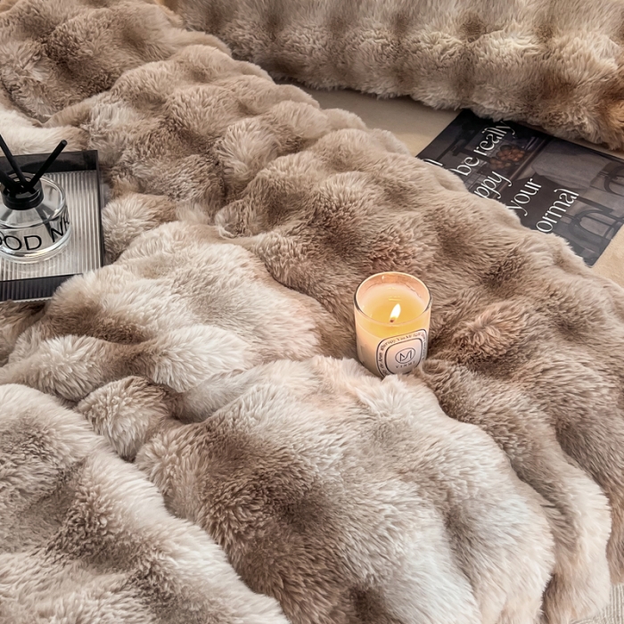 91家纺网 家纺一手货源 找家纺 金爱家 2023新款七彩大泡泡兔兔绒兔毛绒毛毯 七彩咖