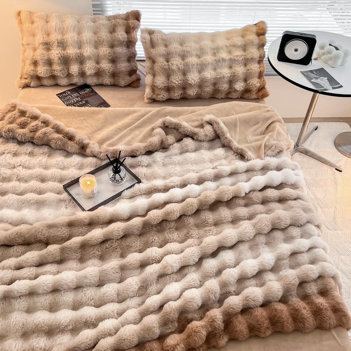 91家纺网 家纺一手货源 找家纺 金爱家 2023新款七彩大泡泡兔兔绒兔毛绒毛毯 七彩咖