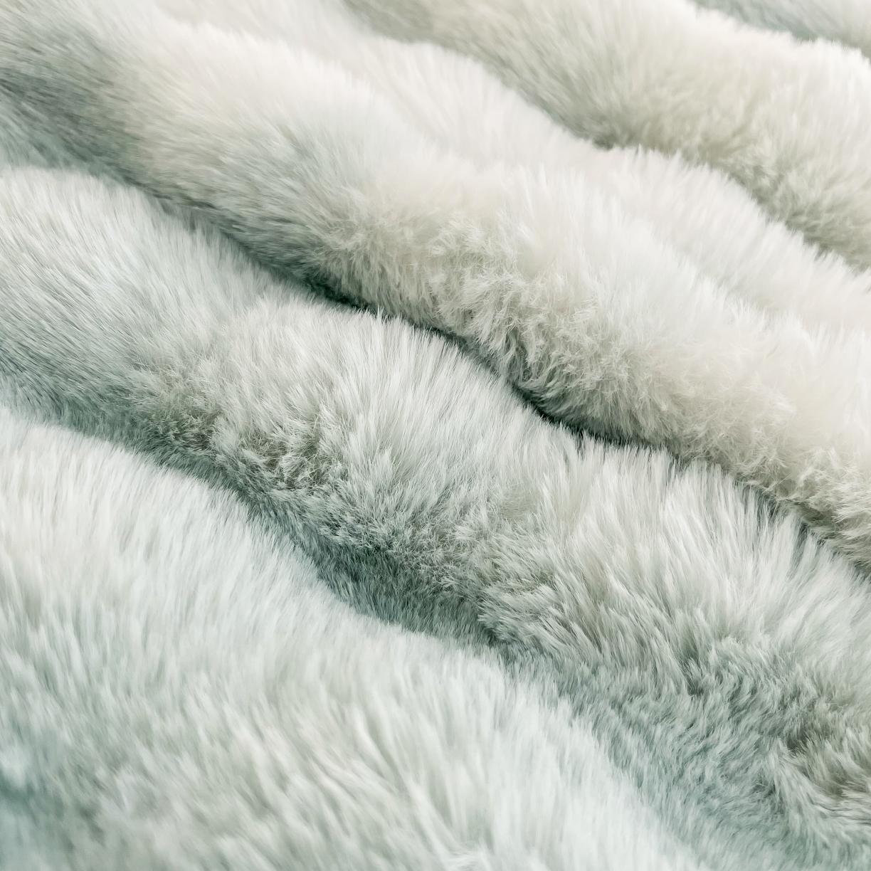 91家纺网 家纺一手货源 找家纺 金爱家 2023新款七彩大泡泡兔兔绒兔毛绒毛毯 七彩绿