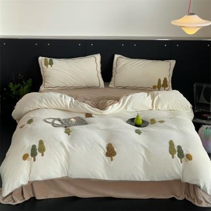 91家纺网 家纺一手货源 找家纺 初拾 2023新款牛奶绒提花毛巾绣系列四件套 小森林