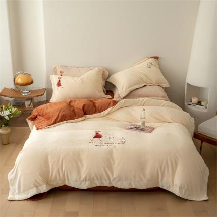 91家纺网 家纺一手货源 找家纺 名品优仓 2023新款高克重牛奶绒绣花四件套-安吉拉 安吉拉-米月白