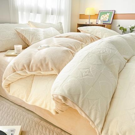 91家纺网 家纺一手货源 找家纺 蜜柚 2024新款全消光200克牛奶绒温柔治愈系奶油风雕花烂花极简牛奶绒四件套 依恋-奶驼