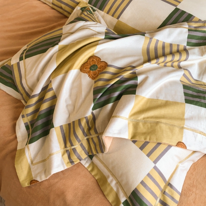 91家纺网 家纺一手货源 找家纺 大宽边A纯棉B牛奶绒四件套133*72全棉加绒法兰宝宝兔绒水晶 映彩