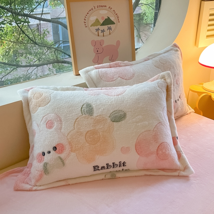 91家纺网 家纺一手货源 找家纺 慕尚 2025新款5D雪花绒四件套系列 草莓兔