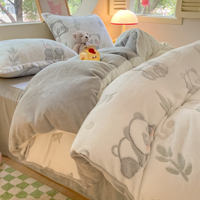 91家纺网 家纺一手货源 找家纺 慕尚 2025新款5D雪花绒四件套系列 黑白熊