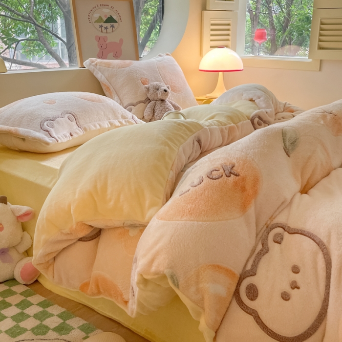 91家纺网 家纺一手货源 找家纺 慕尚 2025新款5D雪花绒四件套系列 桔子熊