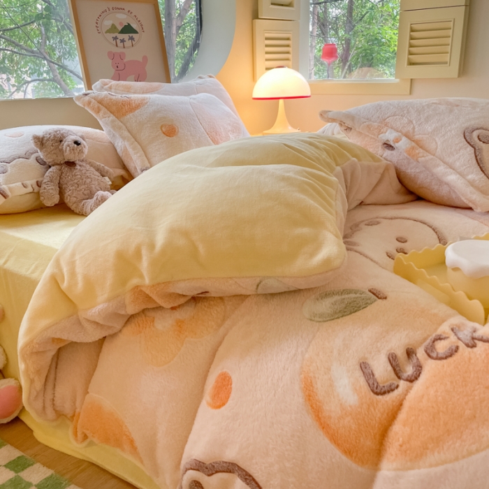 91家纺网 家纺一手货源 找家纺 慕尚 2025新款5D雪花绒四件套系列 桔子熊