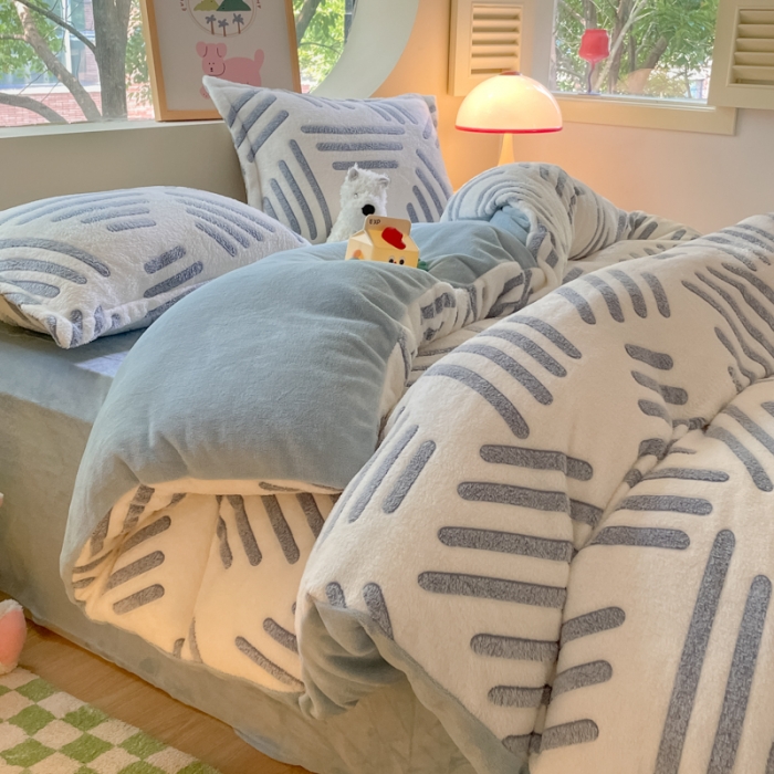 91家纺网 家纺一手货源 找家纺 慕尚 2025新款5D雪花绒四件套系列 素蓝