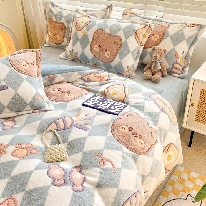 91家纺网 家纺一手货源 找家纺 慕尚 2025新款5D雪花绒四件套系列 甜蜜小熊