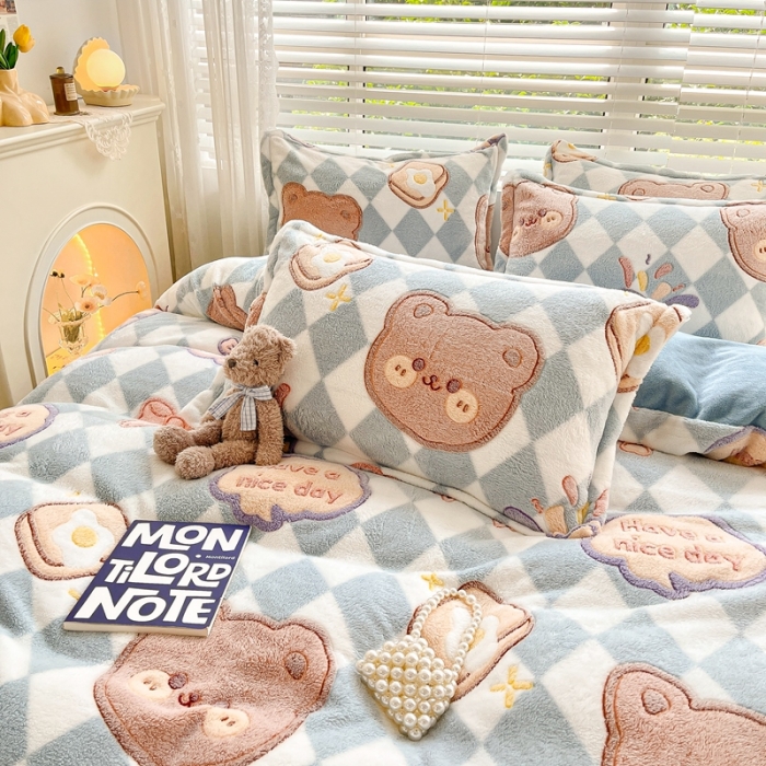 91家纺网 家纺一手货源 找家纺 慕尚 2025新款5D雪花绒四件套系列 甜蜜小熊