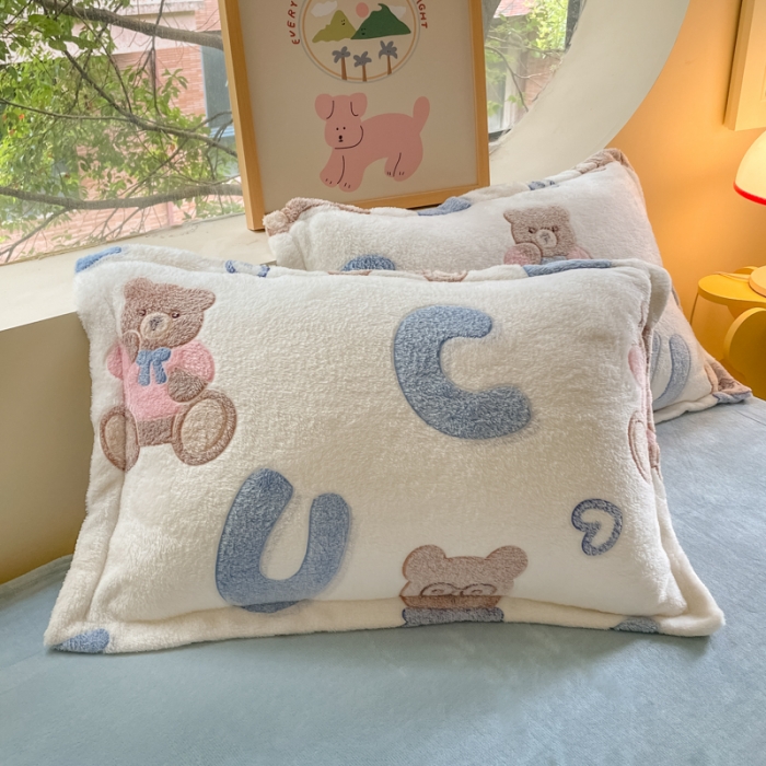 91家纺网 家纺一手货源 找家纺 慕尚 2025新款5D雪花绒四件套系列 字母熊