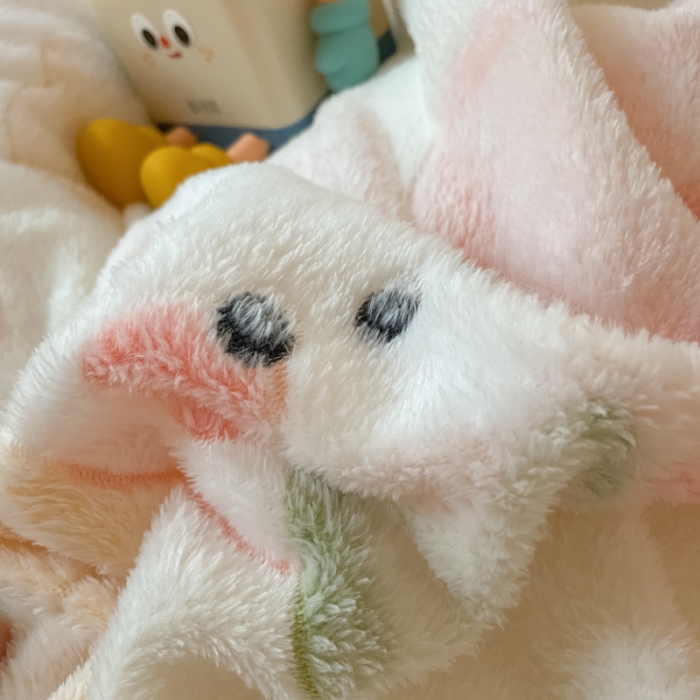 91家纺网 家纺一手货源 找家纺 慕尚 2025新款5D雪花绒单品系列-单被套 草莓兔