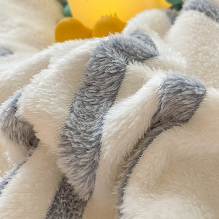 91家纺网 家纺一手货源 找家纺 慕尚 2025新款5D雪花绒单品系列-单被套 素蓝