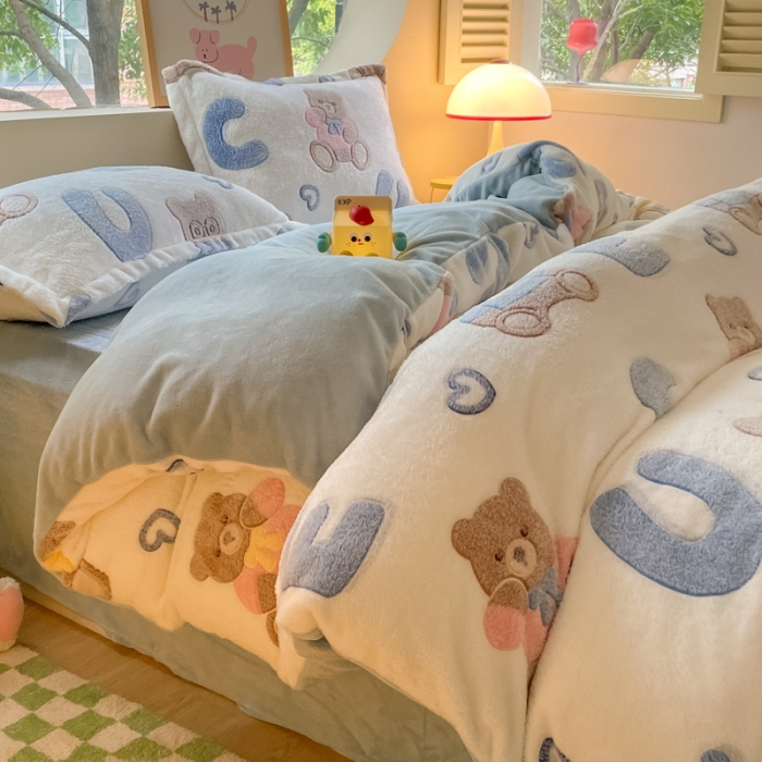 91家纺网 家纺一手货源 找家纺 慕尚 2025新款5D雪花绒单品系列-单被套 字母熊
