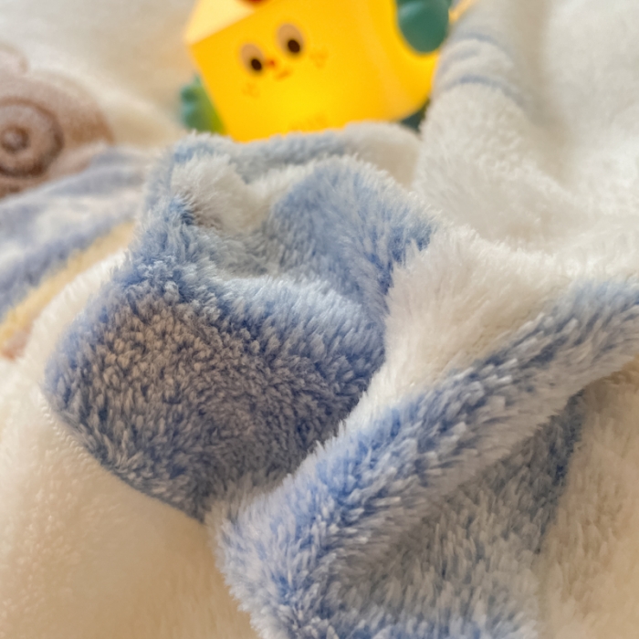 91家纺网 家纺一手货源 找家纺 慕尚 2025新款5D雪花绒单品系列-单被套 字母熊