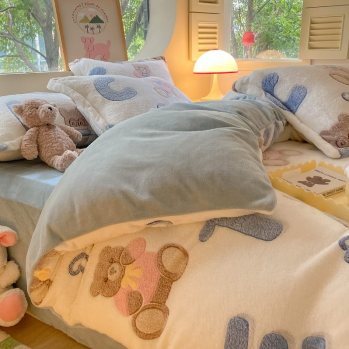 91家纺网 家纺一手货源 找家纺 慕尚 2025新款5D雪花绒单品系列-单被套 字母熊