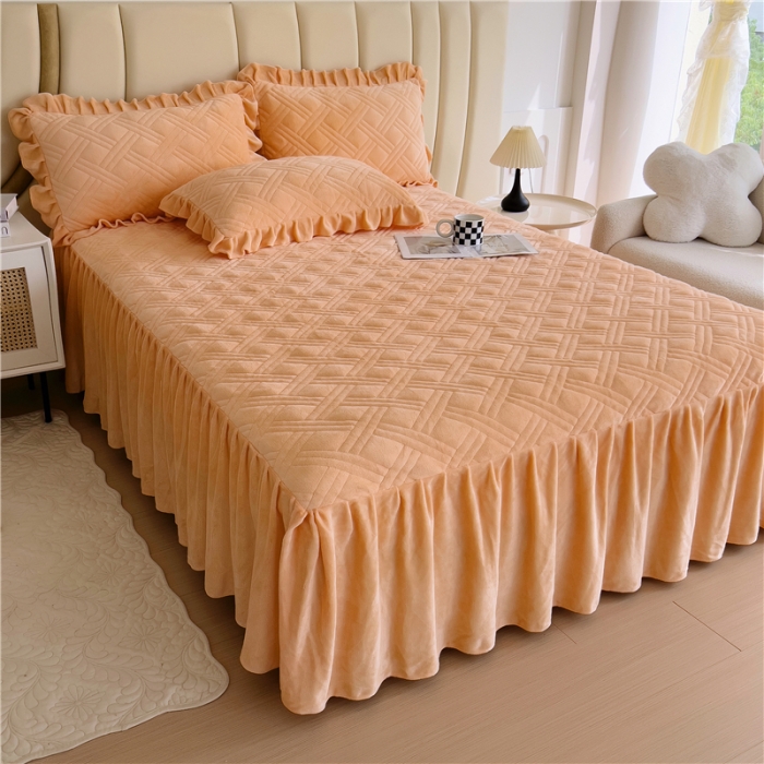 91家纺网 家纺一手货源 找家纺 十个点家纺 2024新款牛奶绒单床裙-欣雅 金驼色