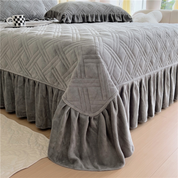 91家纺网 家纺一手货源 找家纺 十个点家纺 2024新款牛奶绒欣雅系列单床盖 欣雅-奶油灰