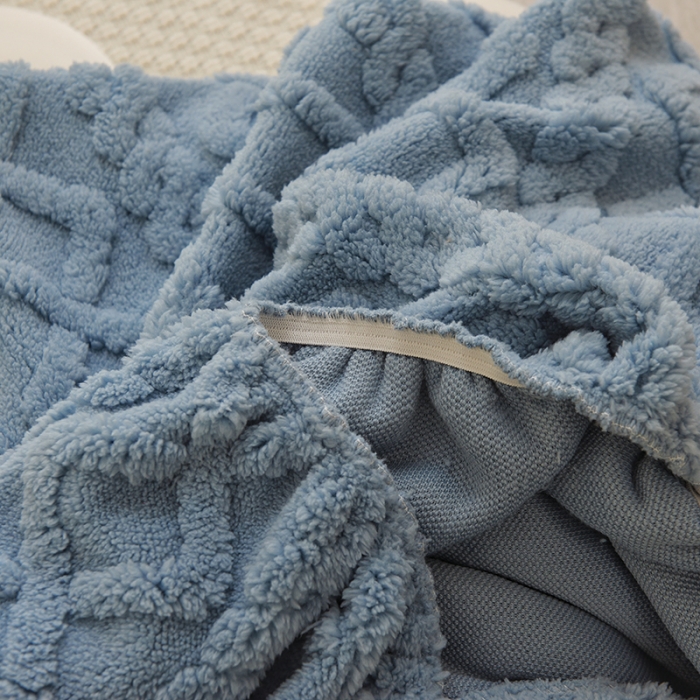 91家纺网 家纺一手货源 找家纺 启博家纺 2023新款简约提花绒床头罩 天蓝