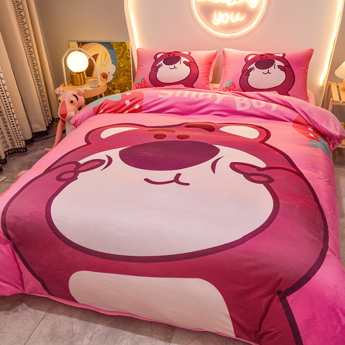 91家纺网 家纺一手货源 找家纺 ds生活馆2025新款大版卡通水晶牛奶珊瑚绒单被套三四件套 草莓熊