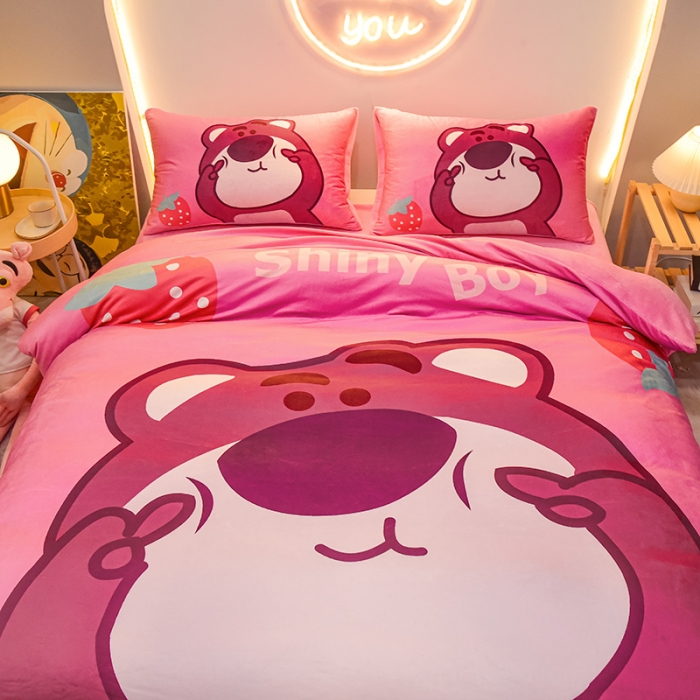 91家纺网 家纺一手货源 找家纺 ds生活馆2025新款大版卡通水晶牛奶珊瑚绒单被套三四件套 草莓熊