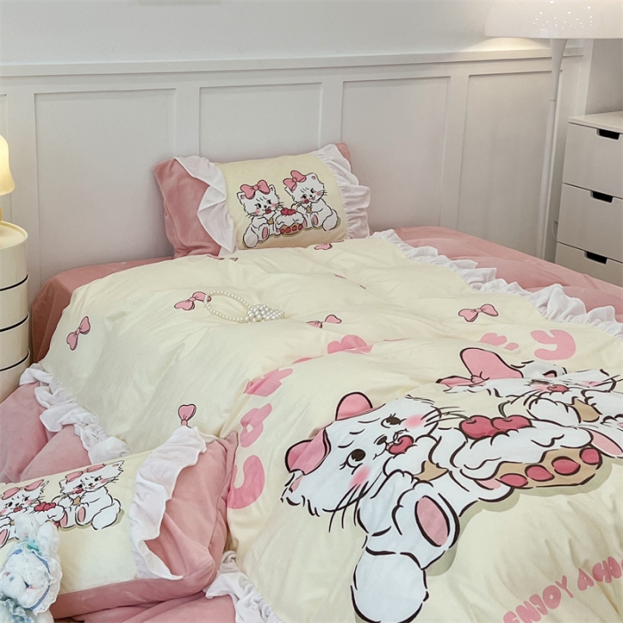 91家纺网 家纺一手货源 找家纺 昔可家纺 2023新款花边数码宝宝绒四件套 蛋糕猫咪