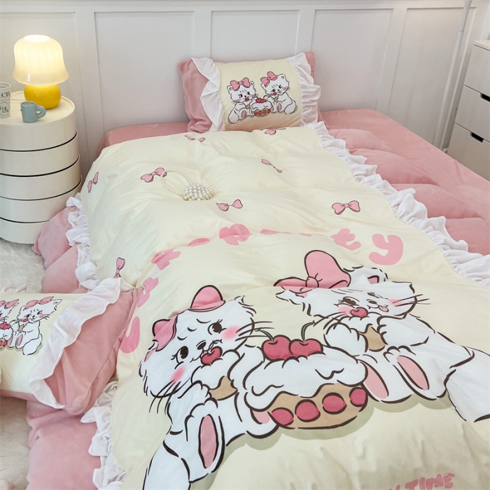 91家纺网 家纺一手货源 找家纺 昔可家纺 2023新款花边数码宝宝绒四件套 蛋糕猫咪