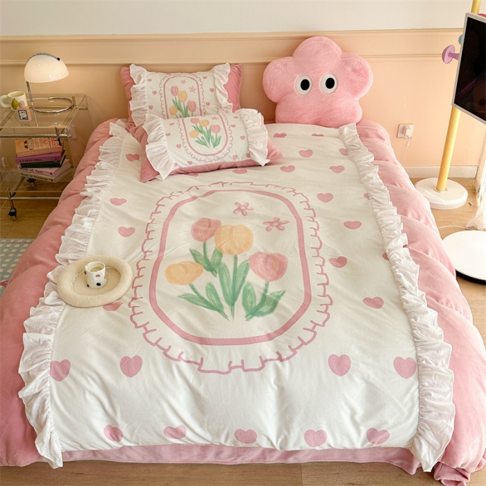 91家纺网 家纺一手货源 找家纺 昔可家纺 2023新款花边数码宝宝绒四件套 粉爱心郁金香