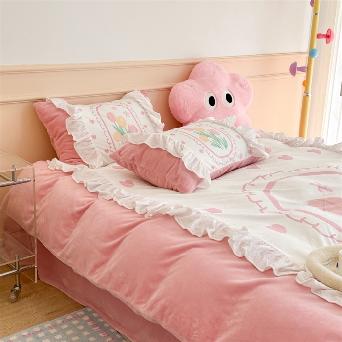 91家纺网 家纺一手货源 找家纺 昔可家纺 2023新款花边数码宝宝绒四件套 粉爱心郁金香