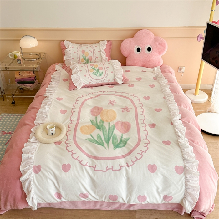 91家纺网 家纺一手货源 找家纺 昔可家纺 2023新款花边数码宝宝绒四件套 粉爱心郁金香