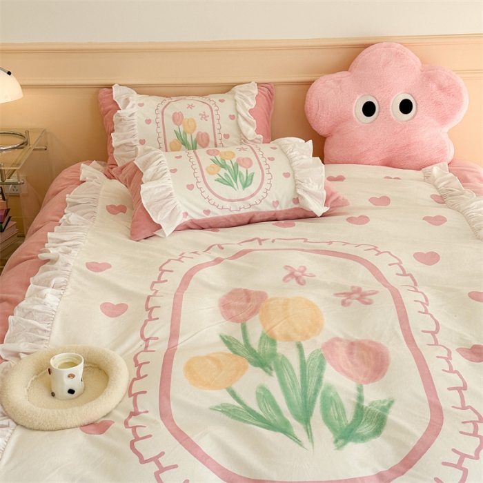 91家纺网 家纺一手货源 找家纺 昔可家纺 2023新款花边数码宝宝绒四件套 粉爱心郁金香