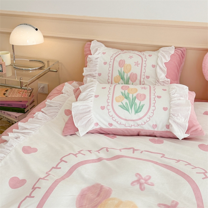 91家纺网 家纺一手货源 找家纺 昔可家纺 2023新款花边数码宝宝绒四件套 粉爱心郁金香