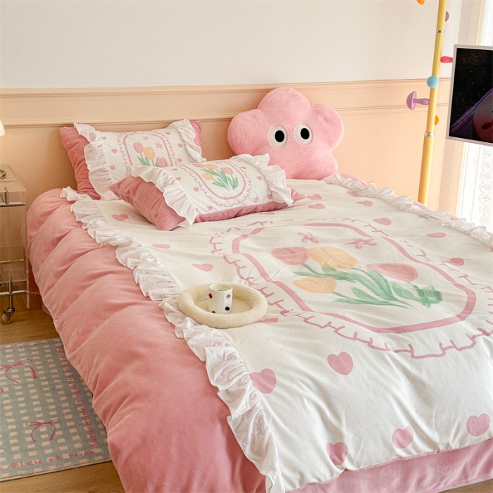 91家纺网 家纺一手货源 找家纺 昔可家纺 2023新款花边数码宝宝绒四件套 粉爱心郁金香