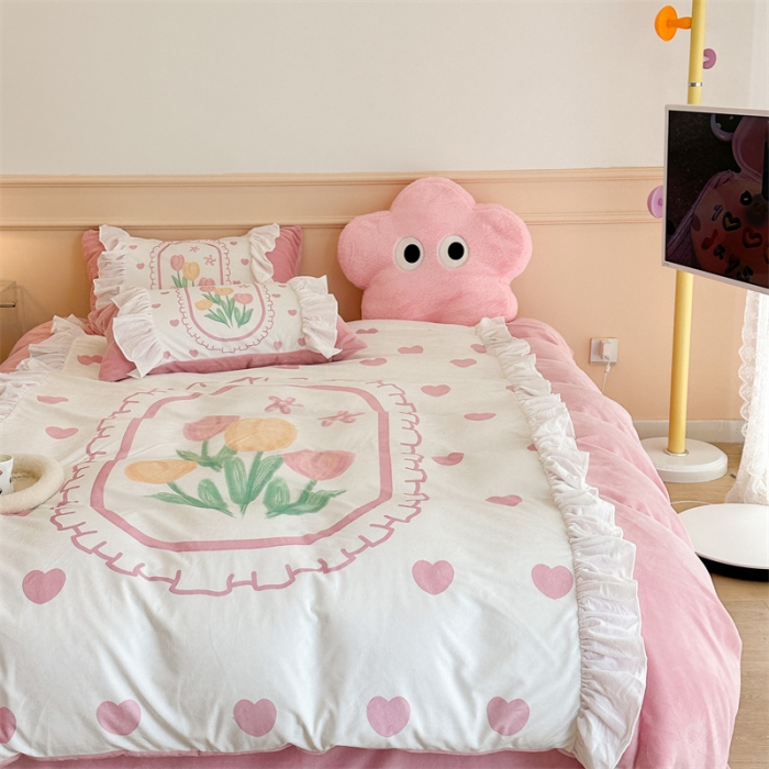 91家纺网 家纺一手货源 找家纺 昔可家纺 2023新款花边数码宝宝绒四件套 粉爱心郁金香