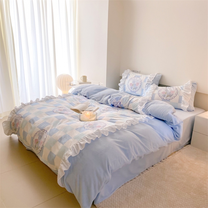 91家纺网 家纺一手货源 找家纺 昔可家纺 2023新款花边数码宝宝绒四件套 蓝棋盘郁金