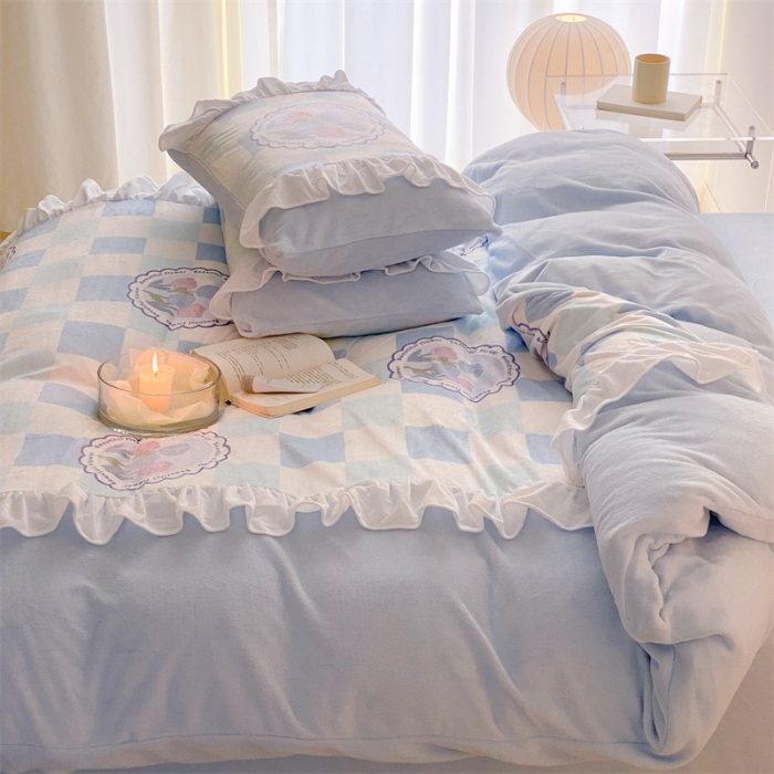 91家纺网 家纺一手货源 找家纺 昔可家纺 2023新款花边数码宝宝绒四件套 蓝棋盘郁金