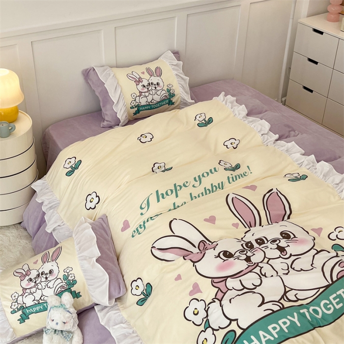 91家纺网 家纺一手货源 找家纺 昔可家纺 2023新款花边数码宝宝绒四件套 萌萌兔兔