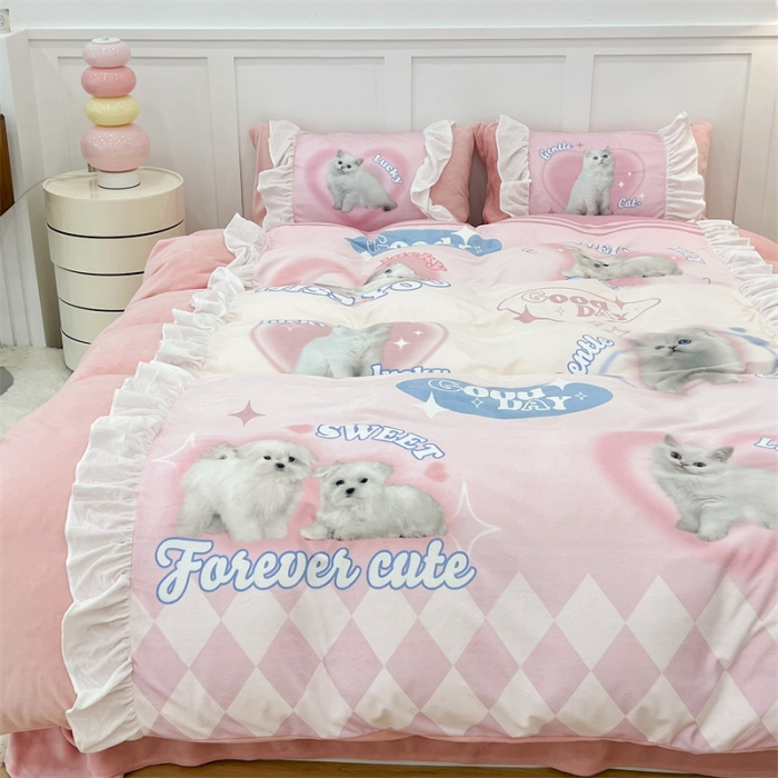 91家纺网 家纺一手货源 找家纺 昔可家纺 2023新款花边数码宝宝绒四件套 蜜桃粉猫