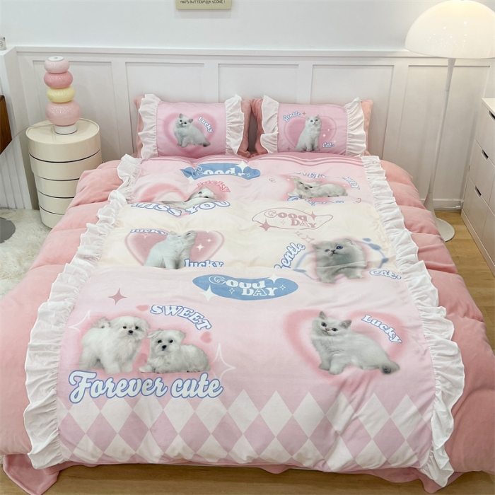 91家纺网 家纺一手货源 找家纺 昔可家纺 2023新款花边数码宝宝绒四件套 蜜桃粉猫