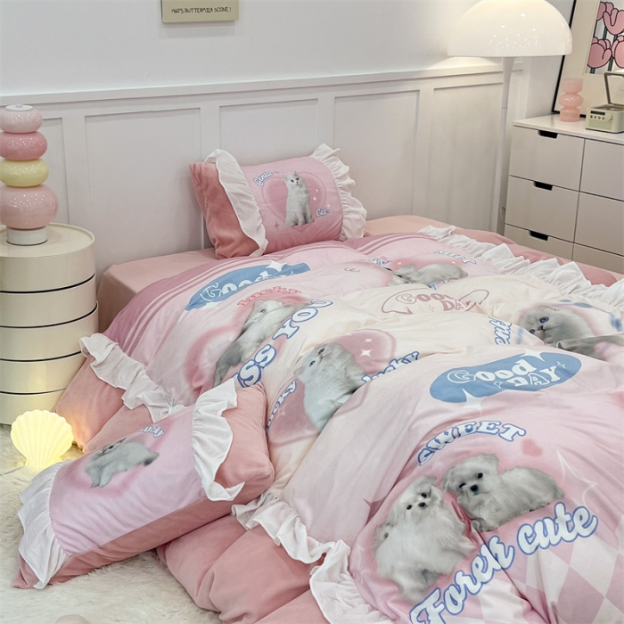 91家纺网 家纺一手货源 找家纺 昔可家纺 2023新款花边数码宝宝绒四件套 蜜桃粉猫