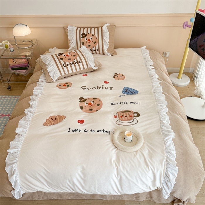 91家纺网 家纺一手货源 找家纺 昔可家纺 2023新款花边数码宝宝绒四件套 曲奇饼干