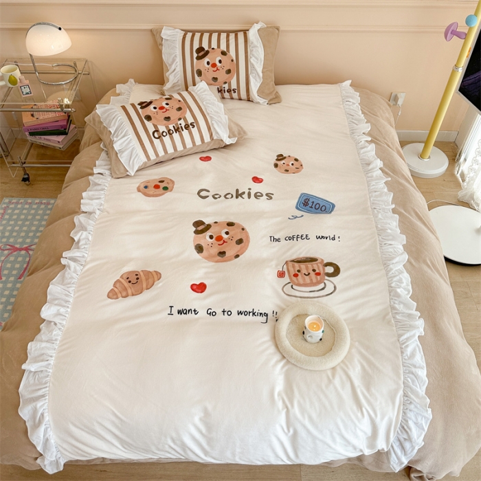 91家纺网 家纺一手货源 找家纺 昔可家纺 2023新款花边数码宝宝绒四件套 曲奇饼干