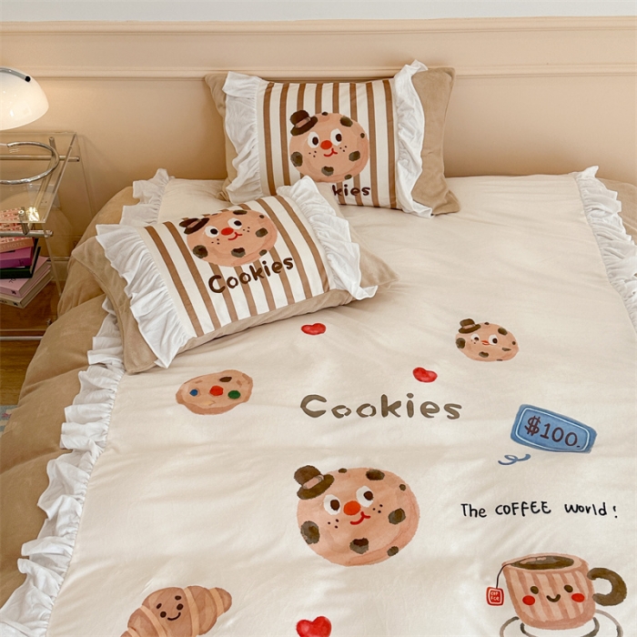 91家纺网 家纺一手货源 找家纺 昔可家纺 2023新款花边数码宝宝绒四件套 曲奇饼干