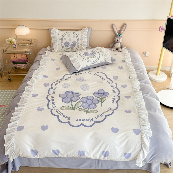 91家纺网 家纺一手货源 找家纺 昔可家纺 2023新款花边数码宝宝绒四件套 紫爱心小花朵