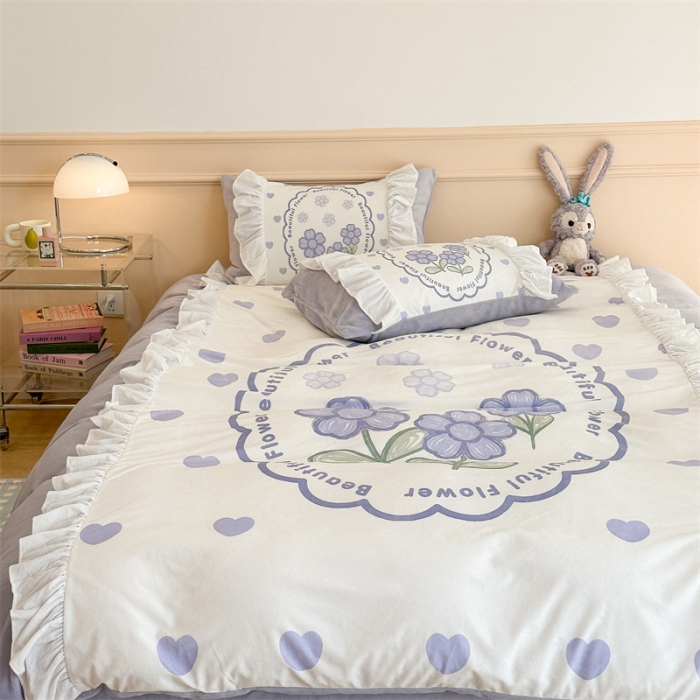 91家纺网 家纺一手货源 找家纺 昔可家纺 2023新款花边数码宝宝绒四件套 紫爱心小花朵