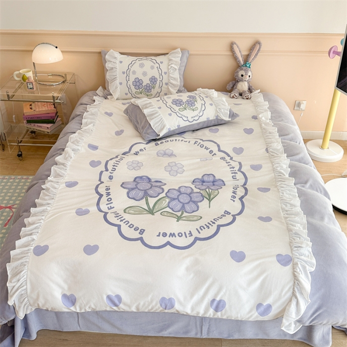 91家纺网 家纺一手货源 找家纺 昔可家纺 2023新款花边数码宝宝绒四件套 紫爱心小花朵