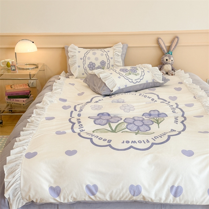 91家纺网 家纺一手货源 找家纺 昔可家纺 2023新款花边数码宝宝绒四件套 紫爱心小花朵