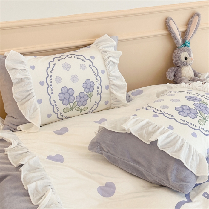 91家纺网 家纺一手货源 找家纺 昔可家纺 2023新款花边数码宝宝绒四件套 紫爱心小花朵